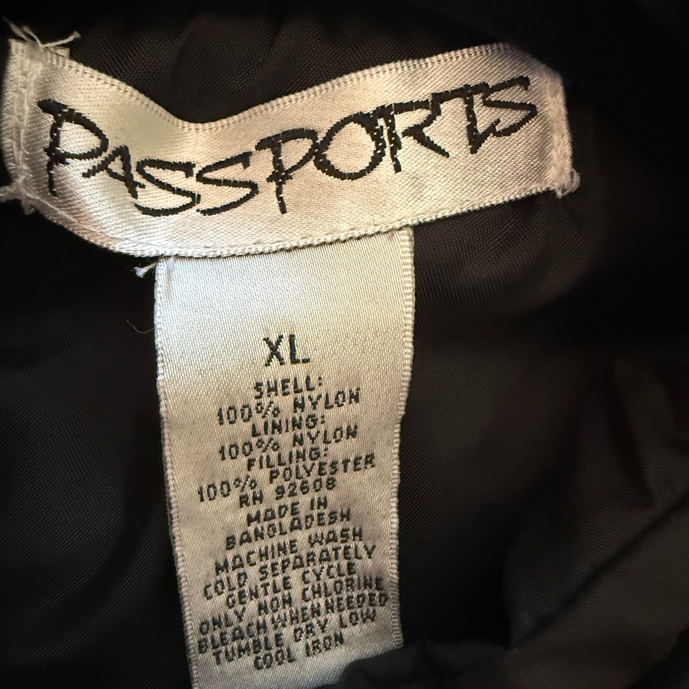 VINTAGE Passport Quilted Black Vest - Picture 3 of 3
